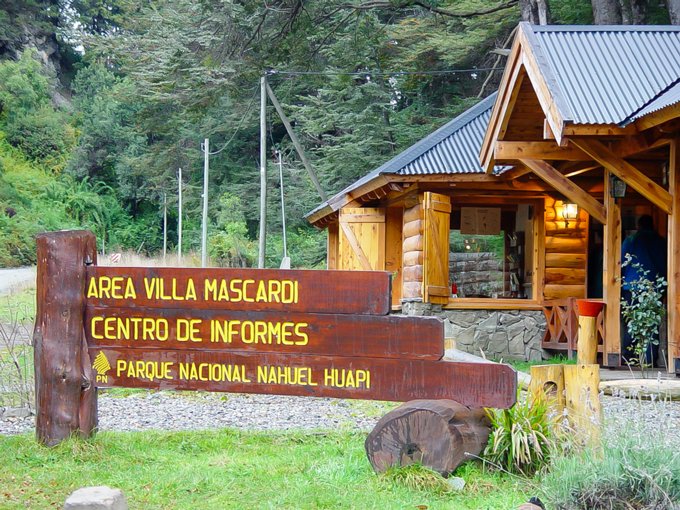 MS-20040519-00667 Parque Nacional Nahuel Huapi - Villa Mascardi.