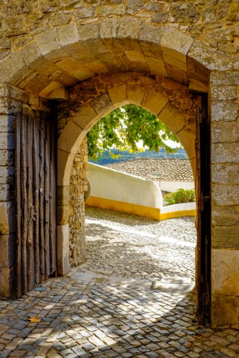 MS-20151031-01710 Passagem para a cidade, ao lado do Castelo de Óbidos.
